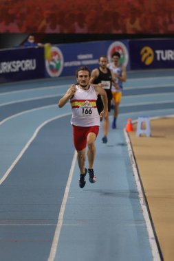 İSTANBUL, TURKEY - 31 Ocak 2021: Türkiye Atletizm Federasyonu Olimpiyat Eşiği sırasında koşan tanımlanamayan sporcu