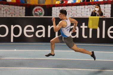 İSTANBUL, TURKEY - 31 Ocak 2021: Türkiye Atletizm Federasyonu Olimpiyat Eşiği sırasında koşan tanımlanamayan sporcu