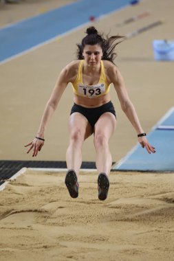 İSTANBUL, TÜRKEYE - 31 Ocak 2021: Türkiye Atletizm Federasyonu Olimpiyat Eşiği sırasında uzun atlama