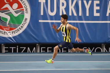 İSTANBUL, TURKEY - 30 HAZİRAN 2021: Türkiye Atletizm Federasyonu Olimpiyat Eşiği sırasında koşan tanımlanamayan sporcu