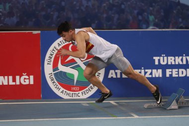İSTANBUL, TURKEY - 31 Ocak 2021: Türkiye Atletizm Federasyonu Olimpiyat Eşiği sırasında koşan tanımlanamayan sporcu