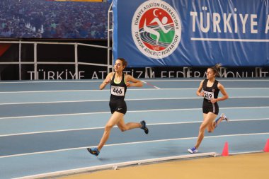 İSTANBUL, TURKEY - 30 HAZİRAN 2021: Türkiye Atletizm Federasyonu Olimpiyat Eşiği sırasında koşan sporcular