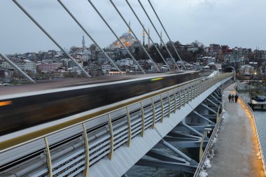 İstanbul City, Türkiye 'deki Haliç Metro Köprüsü ve Süleyman Camii