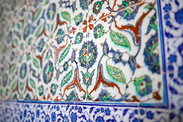 Details Van Traditionele Turkse Blauwe Tegel Met Blauwe Groene Rode — Stockfoto
