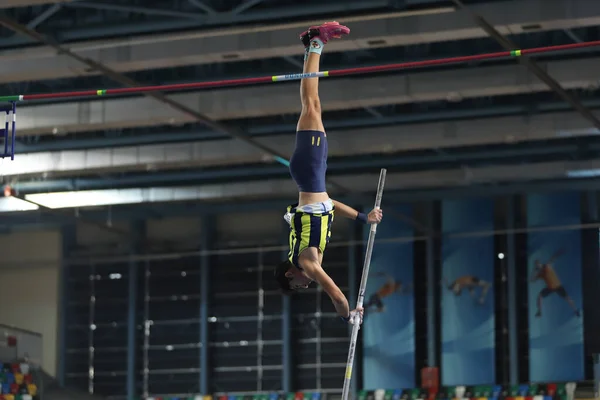 Istanbul Turkey Februari 2021 Ongedefinieerde Atleet Pole Vaulting Tijdens Ruhi — Stockfoto