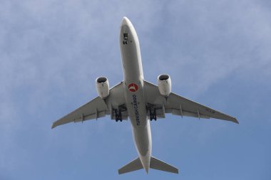 ISTANBUL, TURKEY - ŞUBAT 07, 2021: Türk Havayolları Kargo Boeing 777-F (CN 66579) İstanbul Atatürk Havalimanı 'na indi.