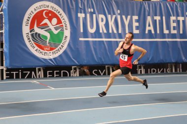 İSTANBUL, TURKEY - 28 Şubat 2021: Türkiye Atletizm Federasyonu Kupası sırasında koşan tanımlanamayan sporcu