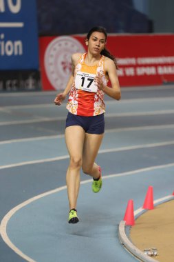 İSTANBUL, TURKEY - 28 Şubat 2021: Türkiye Atletizm Federasyonu Kupası sırasında koşan tanımlanamayan sporcu