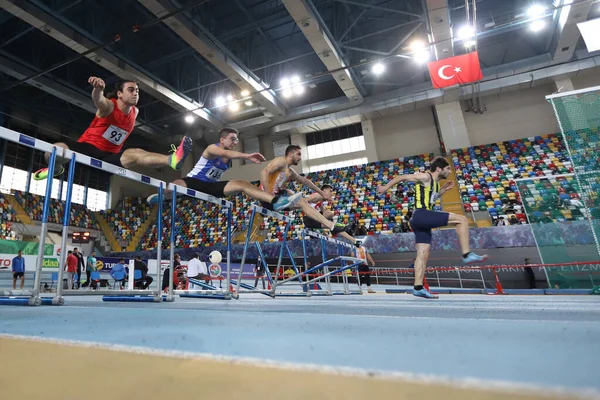 Istanbul Turchia Febbraio 2021 Gli Atleti Corrono Metri Ostacoli Durante — Foto Stock
