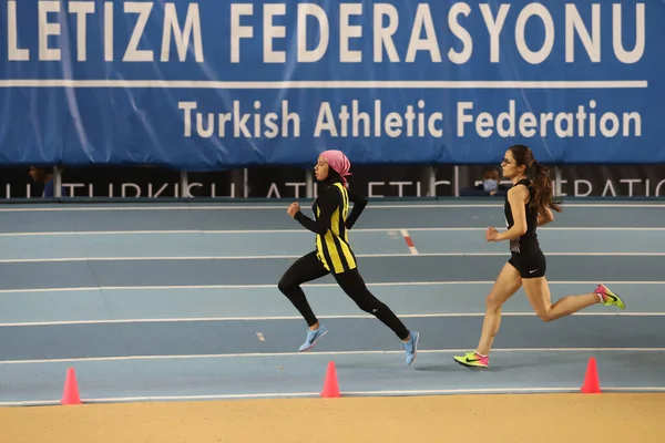 イスタンブール トルコ 2021年2月28日 トルコ陸上競技連盟カップ中に走る選手 — ストック写真