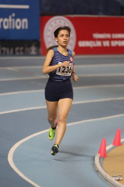 İSTANBUL, TURKEY - 28 Şubat 2021: Türkiye Atletizm Federasyonu Kupası sırasında koşan tanımlanamayan sporcu