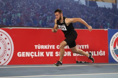 İSTANBUL, TURKEY - 14 Şubat 2021: Türkiye Atletizm Federasyonu Olimpiyat Eşiği sırasında koşan tanımlanamayan sporcu