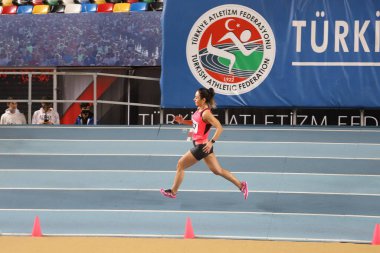 İSTANBUL, TURKEY - 14 Şubat 2021: Türkiye Atletizm Federasyonu Olimpiyat Eşiği sırasında koşan tanımlanamayan sporcu