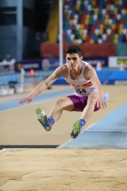 İSTANBUL, TÜRKEYE - 14 Şubat 2021: Türkiye Atletizm Federasyonu Olimpiyat Eşiği sırasında uzun atlama