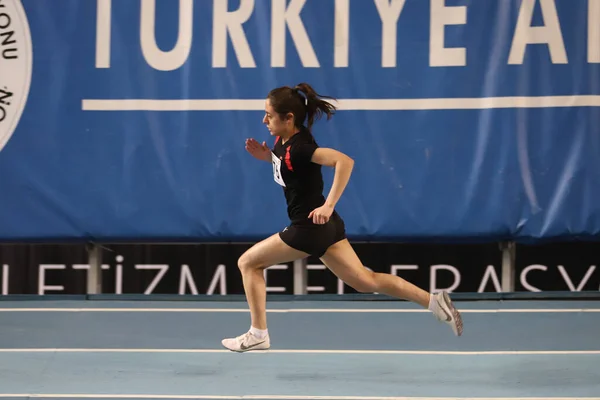 土耳其伊斯坦布尔 2021年2月14日 在土耳其田径联合会奥林匹克门槛竞赛期间跑步的运动员 — 图库照片