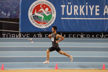 İSTANBUL, TURKEY - 14 Şubat 2021: Türkiye Atletizm Federasyonu Olimpiyat Eşiği sırasında koşan tanımlanamayan sporcu
