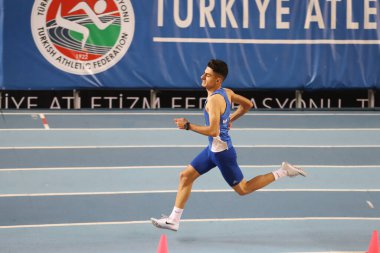 İSTANBUL, TURKEY - 14 Şubat 2021: Türkiye Atletizm Federasyonu Olimpiyat Eşiği sırasında koşan tanımlanamayan sporcu