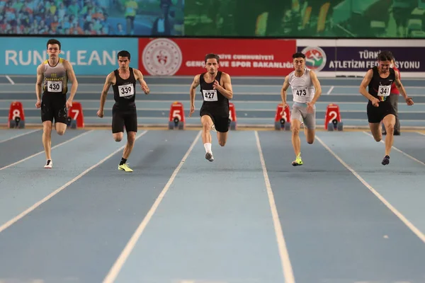 イスタンブール トルコ 2021年2月14日 トルコ陸上競技連盟オリンピック閾値競技中に60メートルを走る選手 — ストック写真