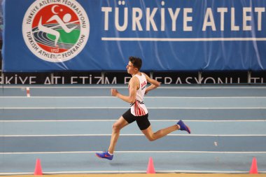 İSTANBUL, TURKEY - 27 Şubat 2021: Türkiye Atletizm Federasyonu Olimpiyat Eşiği sırasında koşan tanımlanamayan sporcu