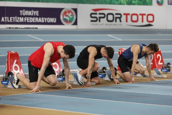イスタンブール トルコ 2021年2月27日 トルコ陸上競技連盟オリンピック閾値競技中に60メートルを走る選手 — ストック写真
