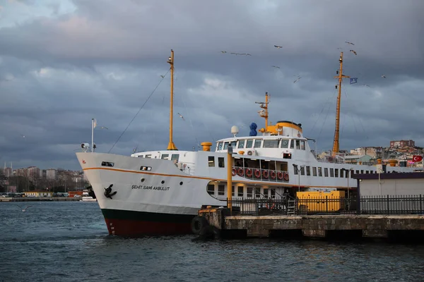 Istanbul Turquia Março 2021 Sehir Hatlari Ferry Porto Kadikoy Sehir — Fotografia de Stock