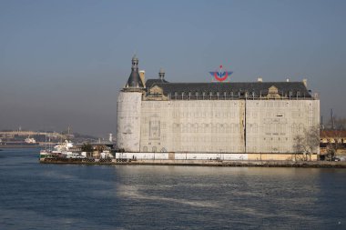 İSTANBUL, TURKEY - 03 Mart 2021: Haydarpaşa tren istasyonu çatı yangınından sonra restore ediliyor. İstasyon 1909 'da inşa edildi..