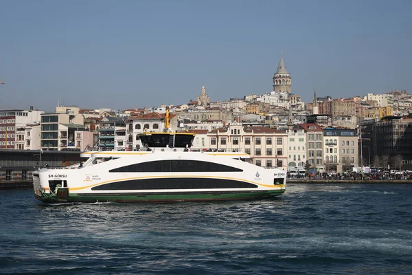 Istanbul Turquía Marzo 2021 Ferry Sehir Hatlari Estrecho Del Bósforo — Foto de Stock
