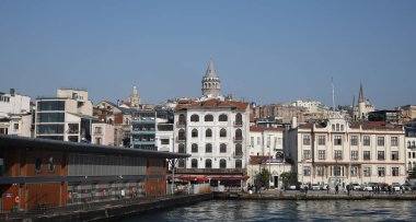 İSTANBUL, TURKEY - 03 Mart 2021: Karaköy Bölgesindeki Galata Kulesi. Kule 1348 'de yapıldı.