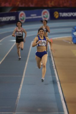 ISTANBUL, TURKEY - 14 Mart 2021: Türkiye Atletizm Federasyonu Salon Atletizm Şampiyonası sırasında koşan sporcular