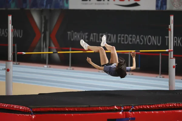 Istanbul Turquía Marzo 2021 Atleta Indefinido Saltando Alto Durante Los —  Fotos de Stock