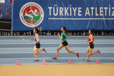 ISTANBUL, TURKEY - 14 Mart 2021: Türkiye Atletizm Federasyonu Salon Atletizm Şampiyonası sırasında koşan sporcular