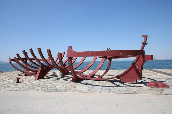 土耳其伊兹密尔市科纳克区沉船纪念碑 — 图库照片