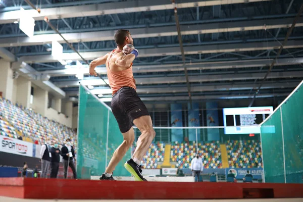 İSTANBUL, TURKEY - Mart 06, 2021: Türkiye Atletizm Federasyonu Koşu ve Alan Yarışmaları Şampiyonası 'nda tanımlanamayan atlet vuruşu