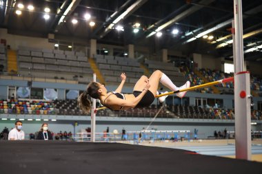 İSTANBUL, TURKEY - 07 Mart 2021: Türkiye Atletizm Federasyonu Koşu ve Alan Yarışmaları sırasında tanımlanamayan yüksek atlama