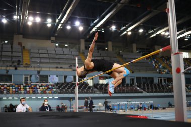 İSTANBUL, TURKEY - 07 Mart 2021: Türkiye Atletizm Federasyonu Koşu ve Alan Yarışmaları sırasında tanımlanamayan yüksek atlama