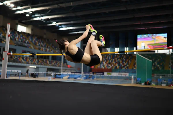 Istanbul Turquía Marzo 2021 Atleta Indefinido Saltando Alto Durante Los —  Fotos de Stock