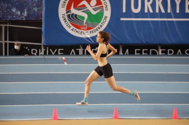 ISTANBUL, TURKEY - Mart 07, 2021: Türkiye Atletizm Federasyonu Yarış Atletizm Şampiyonası sırasında koşan tanımlanamayan sporcu