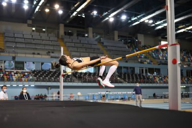 İSTANBUL, TURKEY - 07 Mart 2021: Türkiye Atletizm Federasyonu Koşu ve Alan Yarışmaları sırasında tanımlanamayan yüksek atlama