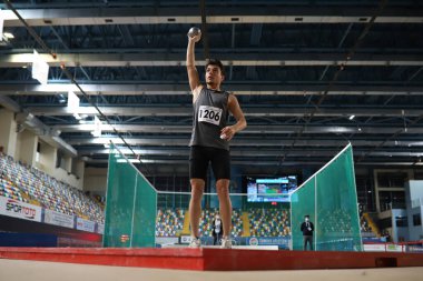 İSTANBUL, TURKEY - Mart 06, 2021: Türkiye Atletizm Federasyonu Koşu ve Alan Yarışmaları Şampiyonası 'nda tanımlanamayan atlet vuruşu