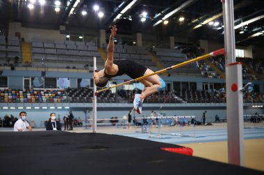 İSTANBUL, TURKEY - 07 Mart 2021: Türkiye Atletizm Federasyonu Koşu ve Alan Yarışmaları sırasında tanımlanamayan yüksek atlama