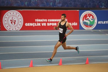 ISTANBUL, TURKEY - Mart 07, 2021: Türkiye Atletizm Federasyonu Yarış Atletizm Şampiyonası sırasında koşan tanımlanamayan sporcu