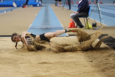 İSTANBUL, TURKEY - Mart 07, 2021: Türkiye Atletizm Federasyonu Koşu ve Alan Yarışmaları Şampiyonası sırasında tanımlanamayan uzun atlama