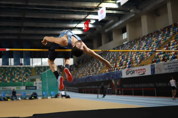 Istanbul Turquía Marzo 2021 Atleta Indefinido Saltando Alto Durante Los —  Fotos de Stock