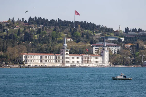 トルコのイスタンブール市にあるクルリ軍高校 — ストック写真