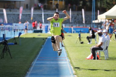 ISTANBUL, TURKEY - 13 Haziran 2021: Balkan U20 Atletizm Şampiyonası sırasında tanımlanamayan üçlü atlama