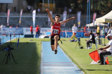 ISTANBUL, TURKEY - 13 Haziran 2021: Balkan U20 Atletizm Şampiyonası sırasında tanımlanamayan üçlü atlama
