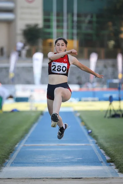 Istanbul Turquía Junio 2021 Atleta Indefinido Saltando Triple Durante Campeonato —  Fotos de Stock