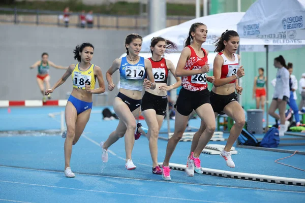 Istanbul Turquía Junio 2021 Atletas Corriendo Obstáculos Durante Campeonato Atletismo —  Fotos de Stock