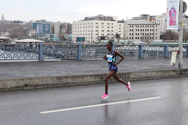 Istanbul Turquía Abril 2021 Atleta Corriendo Media Maratón Estambul Casco — Foto de Stock