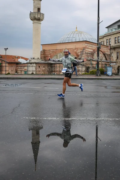 Istanbul Turquía Abril 2021 Atleta Corriendo Media Maratón Estambul Casco — Foto de Stock